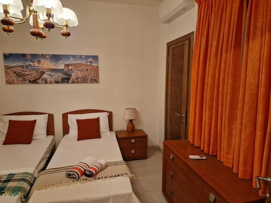 City Center Properties - Modern Two Bedroom Apartment With A Hot Tub And Amazing Location Сент-Полс-Бей Экстерьер фото