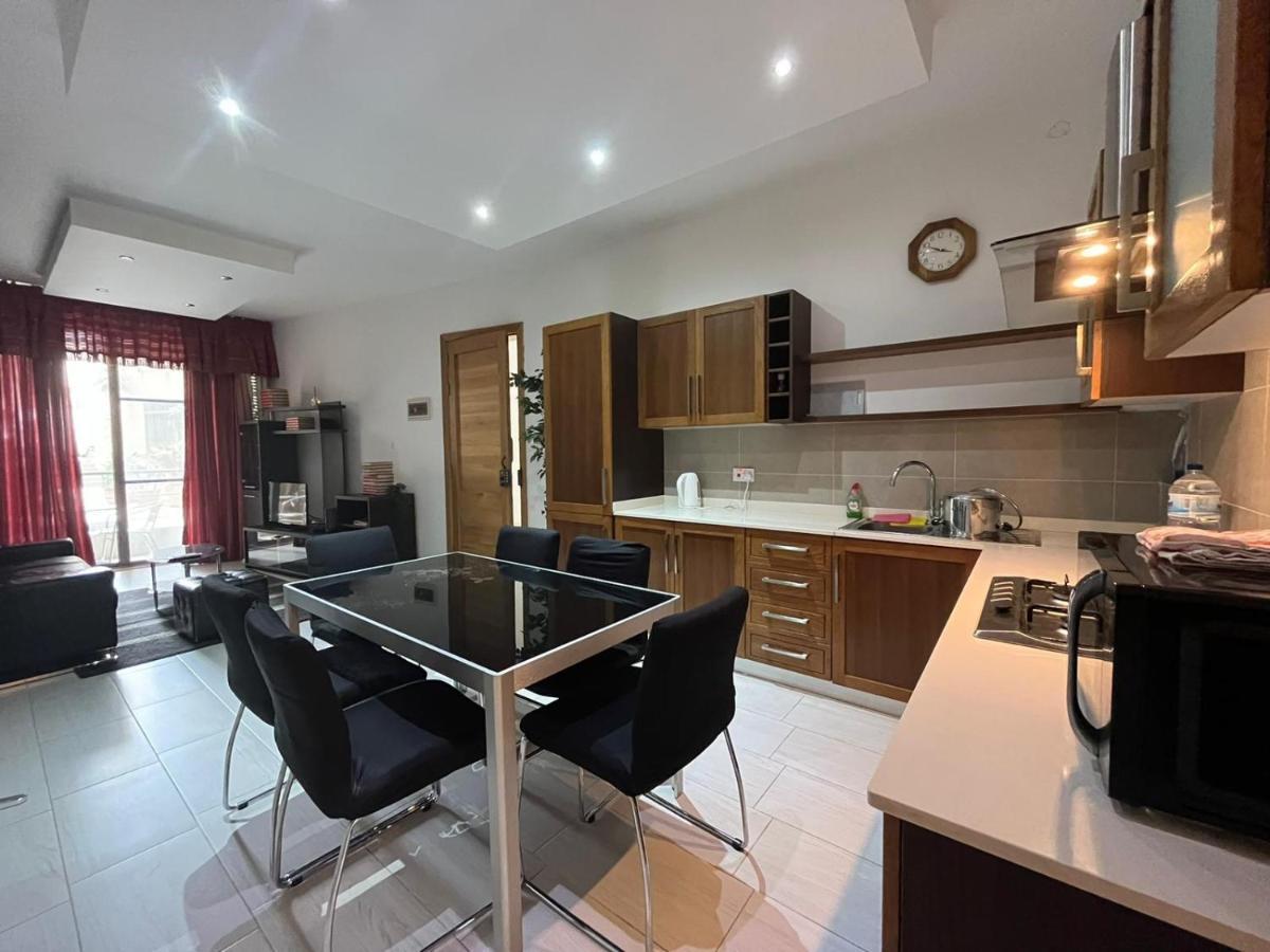 City Center Properties - Modern Two Bedroom Apartment With A Hot Tub And Amazing Location Сент-Полс-Бей Экстерьер фото
